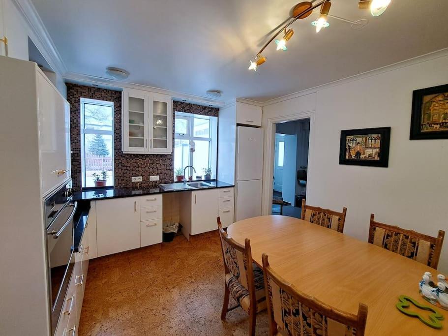 Spacious Apartment -Top Location อาคูเรย์รี ภายนอก รูปภาพ